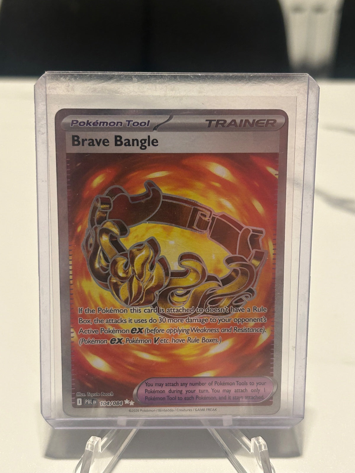 Brave Bangle Holo Ultra Rare ME05: Pitch Black 104/084 NM